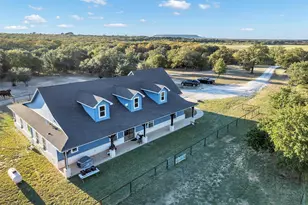 851 Hood Ct, Granbury, TX 76048 - Photo 3