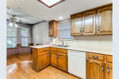 928 Old Mill Circle, Irving, TX 75061 - Photo 11