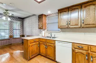 928 Old Mill Cir, Irving, TX 75061 - Photo 11