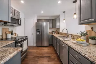 708 Creekwood Dr, Lewisville, TX 75067 - Photo 3