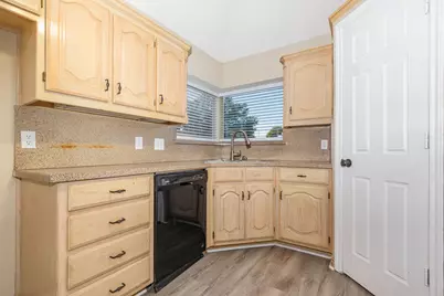 6315 Meadowmere Lane, Arlington, TX 76001 - Photo 9