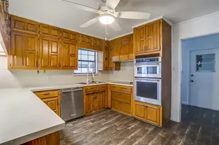 1911 Joslin St, Cleburne, TX 76033 - Photo 7