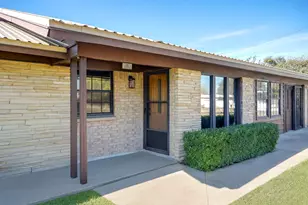 1911 Joslin St, Cleburne, TX 76033 - Photo 3