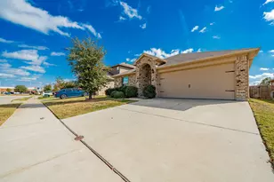 8324 Windsor Forest Dr, Fort Worth, TX 76120 - Photo 3