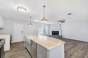 109 N Heights Dr, Crowley, TX 76036 - Photo 9