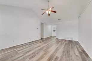 1317 Lakeshore Dr, Irving, TX 75060 - Photo 11