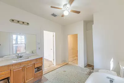 428 N Denton Street, Gainesville, TX 76240 - Photo 15