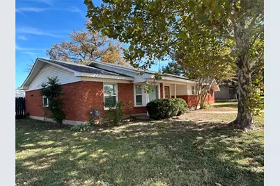 1608 Fisher Street, Goldthwaite, TX 76844 - Photo 3