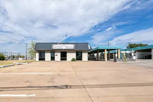 2221 E Pioneer Pkwy, Arlington, TX 76010 - Photo 1