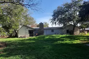 1385 W Swan St, Stephenville, TX 76401 - Photo 3