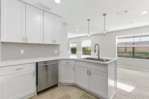 2707 Citadel Dr, Arlington, TX 76012 - Photo 3