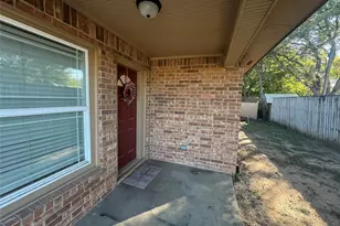 404 N Hannaford St, Granbury, TX 76048 - Photo 3