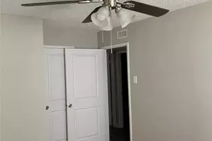 802 Las Palmas Dr, Grand Prairie, TX 75052 - Photo 13