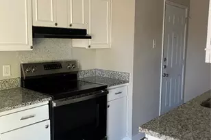 802 Las Palmas Dr, Grand Prairie, TX 75052 - Photo 9