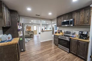 801 W Wheeler St, Breckenridge, TX 76424 - Photo 13