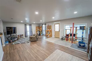 801 W Wheeler St, Breckenridge, TX 76424 - Photo 9