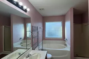 900 Timber Oaks Ln, Arlington, TX 76010 - Photo 5