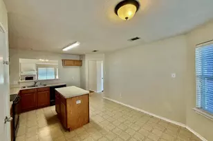 900 Timber Oaks Ln, Arlington, TX 76010 - Photo 9