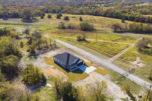 420 E Ball St, Tom Bean, TX 75491 - Photo 25