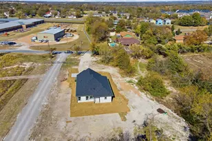 420 E Ball St, Tom Bean, TX 75491 - Photo 27