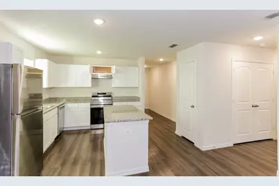 813 S Sutton Street, Mabank, TX 75147 - Photo 7