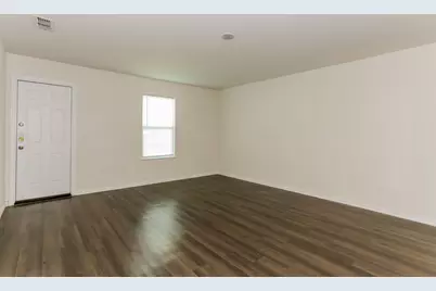 813 S Sutton Street, Mabank, TX 75147 - Photo 3