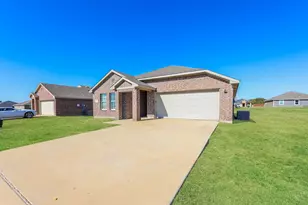 2034 Clay St, Mabank, TX 75147 - Photo 3