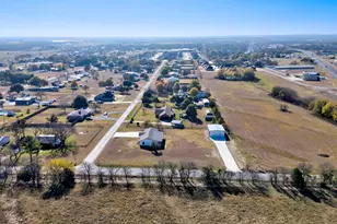 718 Arapaho Dr, Tioga, TX 76271 - Photo 3