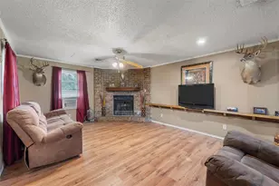 1025 Wyatt Ln, McGregor, TX 76657 - Photo 3