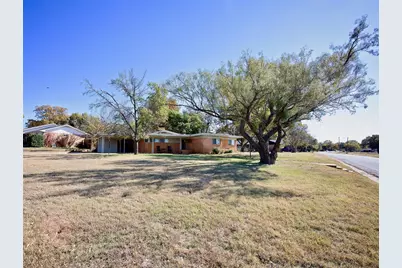 1400 Brazos St, Graham, TX 76450 - Photo 5