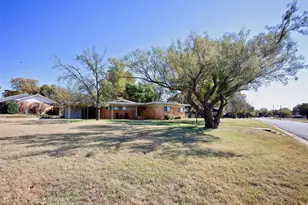 1400 Brazos St, Graham, TX 76450 - Photo 5