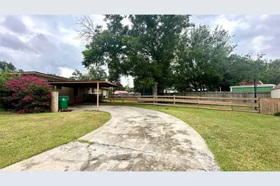 1611 Live Oak Street, Goldthwaite, TX 76844 - Photo 29