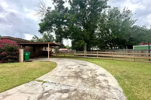 1611 Live Oak St, Goldthwaite, TX 76844 - Photo 29