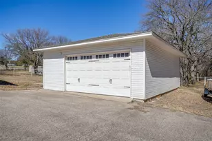 1421 Highlake Ln, Weatherford, TX 76087 - Photo 35