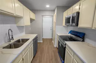 5711 Congressional Dr, Arlington, TX 76018 - Photo 7