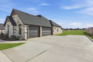 2168 Middlewood Cir, Granbury, TX 76049 - Photo 3