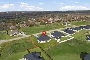 2152 Middlewood Cir, Granbury, TX 76049 - Photo 39