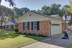 1300 Fisher St, Graham, TX 76450 - Photo 3