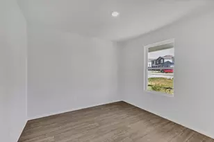 224 Arbor Ct, Granbury, TX 76048 - Photo 9