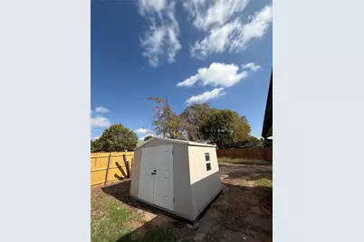 300 Bluegrass Lane, Euless, TX 76039 - Photo 11