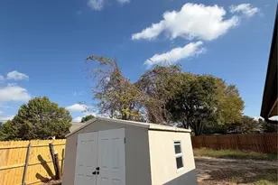 300 Bluegrass Ln, Euless, TX 76039 - Photo 11