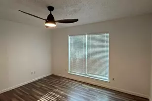 300 Bluegrass Ln, Euless, TX 76039 - Photo 7