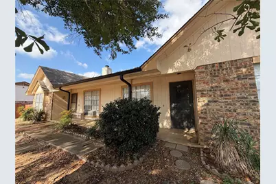 300 Bluegrass Lane, Euless, TX 76039 - Photo 3