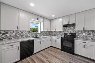 158 Lakeshore Dr, Runaway Bay, TX 76426 - Photo 5