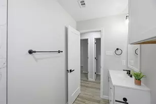 214 W Madison St, Hillsboro, TX 76645 - Photo 11