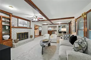 1323 Dublin St, Grapevine, TX 76051 - Photo 3