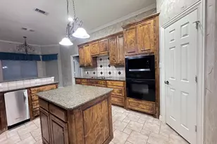 4008 Huron Ct, Granbury, TX 76048 - Photo 11