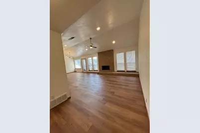 702 Matthews Court, Arlington, TX 76012 - Photo 7