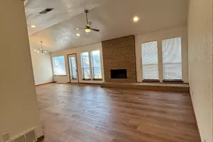 702 Matthews Ct, Arlington, TX 76012 - Photo 7