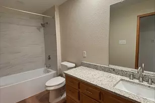 702 Matthews Ct, Arlington, TX 76012 - Photo 3